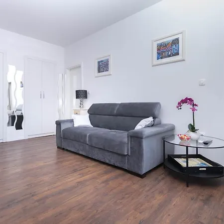 Apartman Charming Close To Bacvice And Center