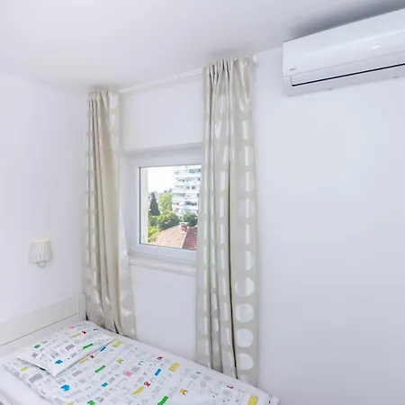 Charming Close To Bacvice And Center *